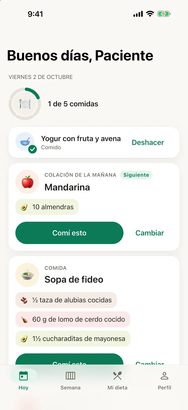 Pantalla Hoy de Kineat: el desayuno ya marcado como comido, el avance del día y las siguientes comidas con sus porciones.